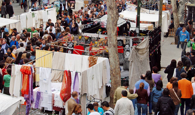 El-Rastro-Sunday-Market-madrid-spain El Rastro Sunday Market madrid spain Five Hot Spots in Madrid, Spain for 2011.