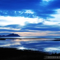The-stunning-colors-of-an-Icelandic-landscape-at-Dawn-smaller-beersandbean