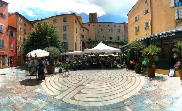 5829841892 d87390b470 z Romancing at the Terre Blanche in Provence